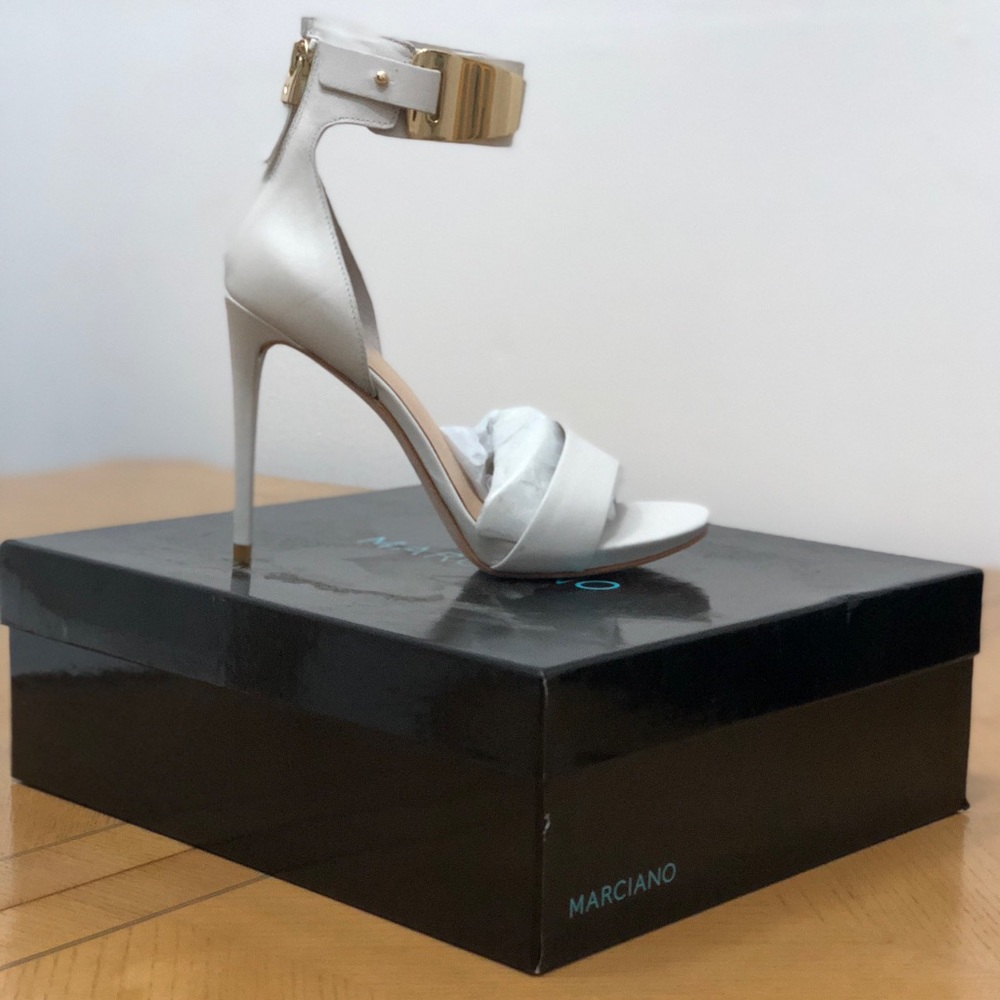 Marciano Cari Pump NEVER WORN  size 6